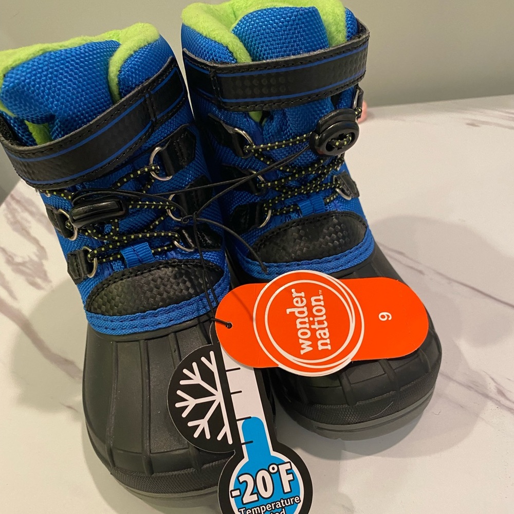 NEW Wonder Nation 3M Boys Snow Boots